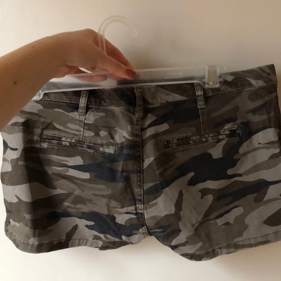 Express Camouflage Shorts - Picture 4 of 4